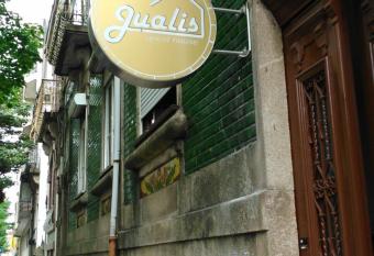 Jualis Guest House has Balcony rooms