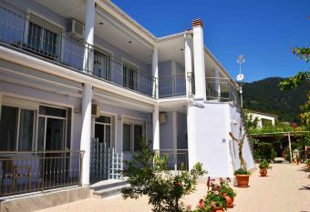 Villa Romantika has Balcony rooms