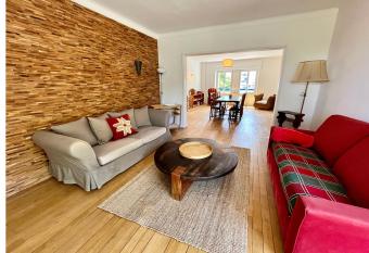 Maison Des Pas Enchant  s allows 18 year olds to book a room