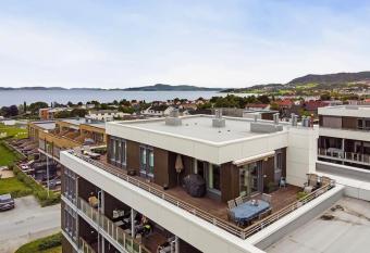 Toppleilighet med utsikt has Balcony rooms