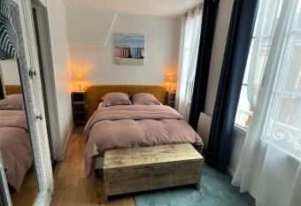 Petite Bulle has Balcony rooms