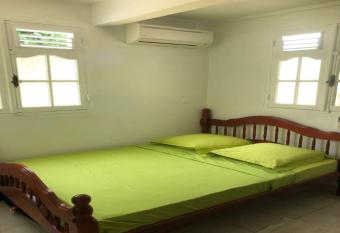 VILLA ANANAS allows 18 year olds to book a room