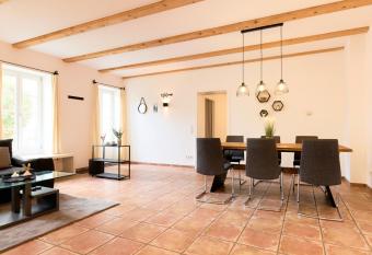 Stilvolle Gartenterrassenwohnung mitten in Bregenz has Balcony rooms