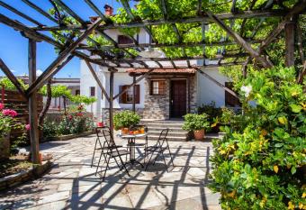 Erofili s Home has Smoking/Balcony rooms