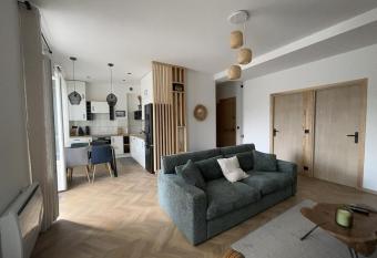 Carnot place has Balcony rooms