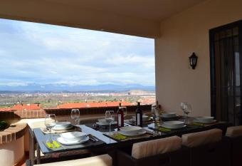 LA PRENSA has rooms with a private hot tub