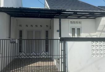 Villa Akela Sukabumi has Balcony rooms