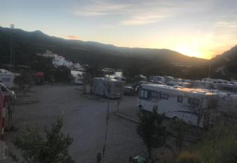 Complejo rural Vi  a Castilla allows 18 year olds to book a room