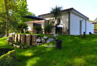 Petit havre de paix id  al pour s  jour en amoureux has Balcony rooms