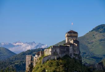 Appart. T 1 Bis, centre ville, enti  rement r  nov   has Balcony rooms