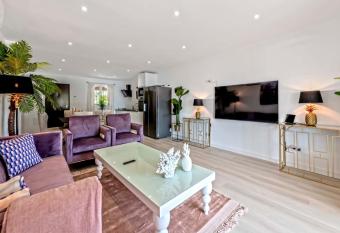 Puerto Portals Suites Mallorca has Balcony rooms