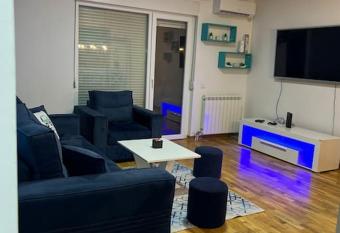 Moderno ure  en jednosoban stan has Balcony rooms