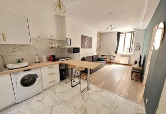 Ch  teau Emeraude - Hypercentre Historique au pied du ch  teau - Netflix has Balcony rooms