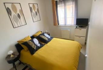 Fleur d Or Proche   ER C Evry has Balcony rooms