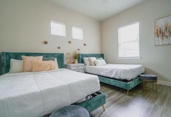 Luxury home in the heart of DFW has Balcony rooms