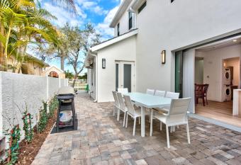 Sorrento Vacation Rental has rooms with a private hot tub