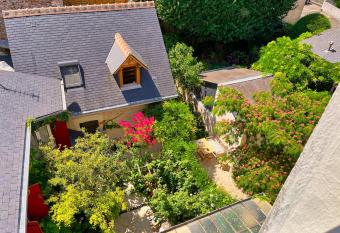 LE JARDIN DU VENDOME has Balcony rooms