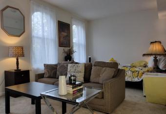 Gorgeous ,stylish and Beautiful Luxury Apartment with stuning Downtown View.Featuring American and French style allows 18 year olds to book a room