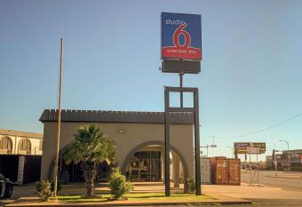 Studio 6 San Angelo, TX has Smoking rooms