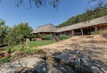 Mountain Canadian Log Home has Balcony rooms