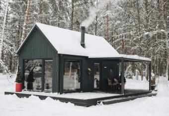 Baltrozes has rooms with a private hot tub