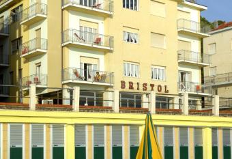 Hotel Bristol has Balcony rooms