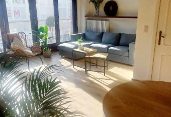 Huys 34, uw thuis weg van huis allows 18 year olds to book a room