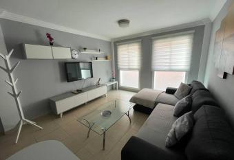 Piso familiar 2 dorm. Cocina allows 18 year olds to book a room