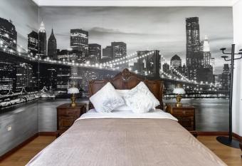 The whole villa, near a large park and a quiet beach has rooms with a private hot tub