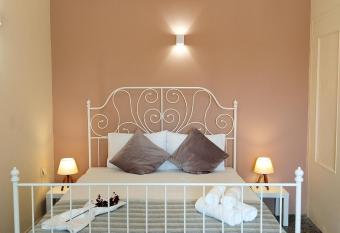 Vicky s central apartment has Balcony rooms