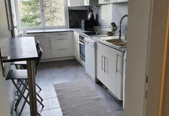 Location 5 chambres lit double avec cuisine   quip   has Balcony rooms