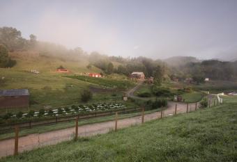 Franny's Farm Retreat Center has Balcony rooms