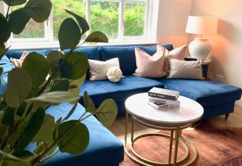 Bright modern flat in central Twickenham allows 18 year olds to book a room