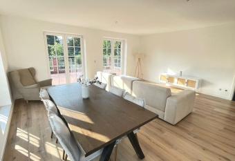 3 Zi., gro  er Balkon, Platz f  r die ganz Familie allows 18 year olds to book a room