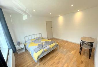 Studio Apartments in Sutton (South London) has Balcony rooms