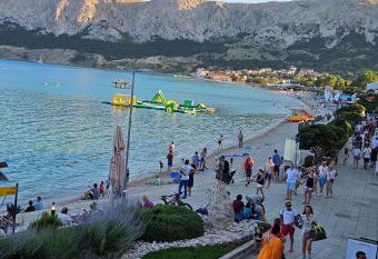 App KURA ON THE BEACH has Balcony rooms