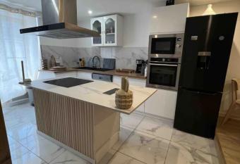 Maison au pied du ch  teau cit   m  di  val has Balcony rooms