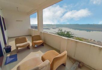 HR Homestay has Balcony rooms