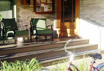 Summers Inn Ludington - Adults Only allows 18 year olds to book a room