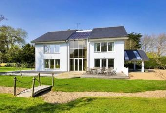 THE ART HOUSE - Itchenor - 7 Bed Ensuite has Balcony rooms