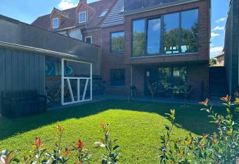 Wundersch  ne neue Ferienwohnung im Zentrum von Schwerin has Balcony rooms