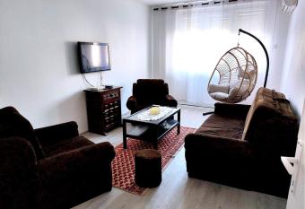 Stan Na Dan / Stan Na Izdavanje has Balcony rooms