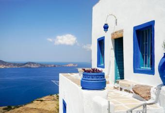 Traditional Cycladic House with Breathtaking View has Balcony rooms