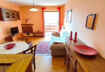 L ANGOLO DEL TREKKING has Balcony rooms