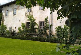 Historic housing   tiavnick   Bane has Balcony rooms
