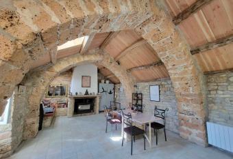 Maison des biches has Balcony rooms