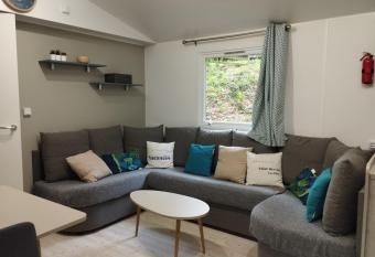 Mobil-home tout confort    300m de l oc  an allows 18 year olds to book a room