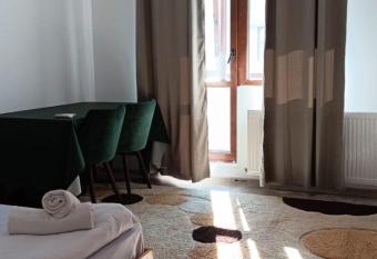 Jamie s Guest House has Balcony rooms