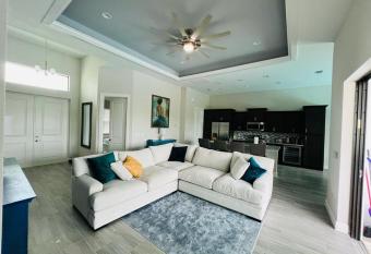 Newly built May 2023 Villa Ballerina with incredible view into beautiful Arrowheadcanal has Balcony rooms