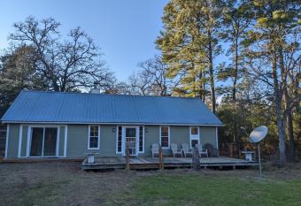 Shanti Cottage in the Lost Pines has Balcony rooms